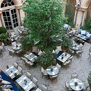 Ralph's restaurant courtyard