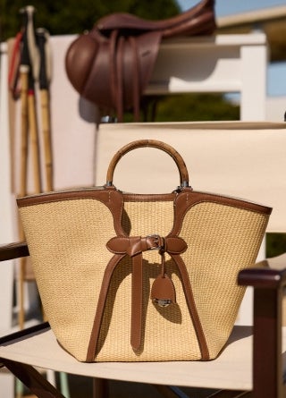 【RALPHLAUREN】2025春のランウェイで初披露レザーラージトート Ralph Lauren - Ralph Lauren added a new photo.